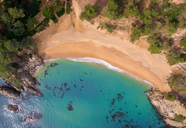 海の岩の航空写真ビュー — ストック写真