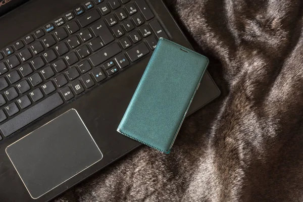 Laptop with Smartphone on a bed — Stock Photo, Image