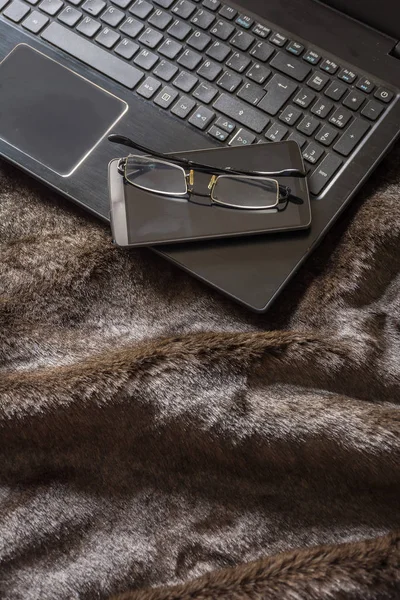 Laptop with Smartphone on a bed — Stock Photo, Image