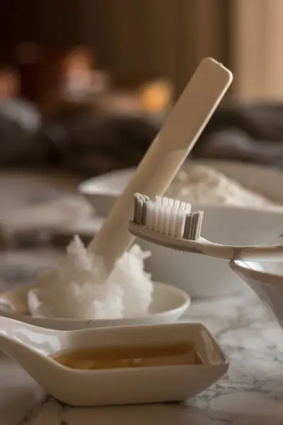 Homemade toothpaste, made with white clay. — Stock Photo, Image