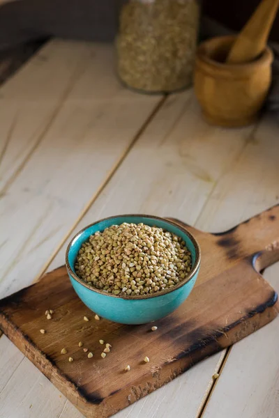 Bowl ceramic filled with buckwheat. — Stock Photo, Image