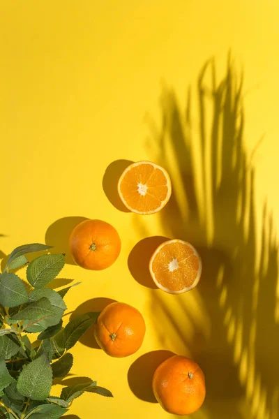 Oranges on a yellow background — Stock Photo, Image