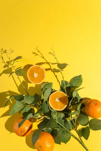Oranges on a yellow background — Stock Photo, Image