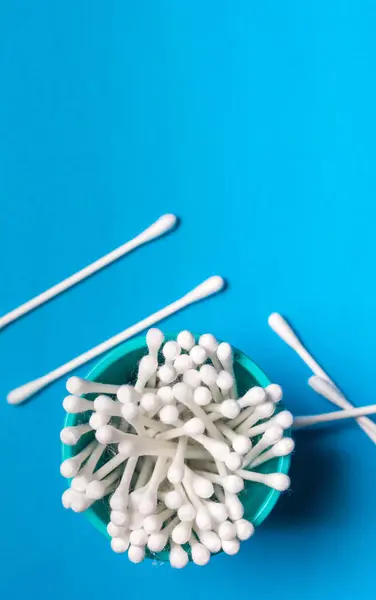 The ear sticks are used to have a correct hygiene — Stock Photo, Image