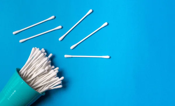 The ear sticks are used to have a correct hygiene — Stock Photo, Image