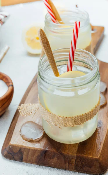 Hausgemachte Limonade Mit Zucker Erfrischungsgetränk Ideal Für Sommertage — Stockfoto
