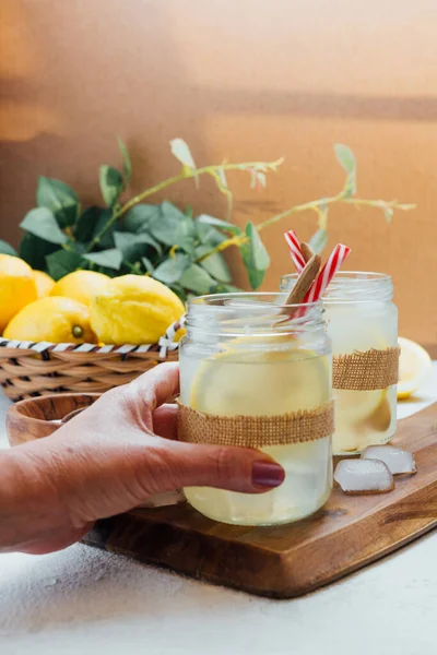 Limonada Casera Con Azúcar Bebida Refrescante Ideal Para Los Días —  Fotos de Stock