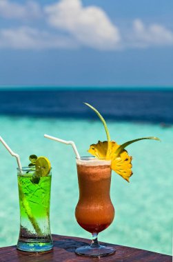 Bir plaj bardak içki geçerli