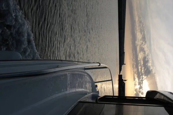 Balıkçılık gününe başlamak için limandan ayrılıyoruz..