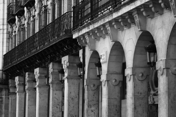 Burgos 'un ana meydanının kemerleri.