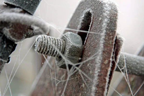 Sert metaller üzerinde yoğun soğuğun etkisi.