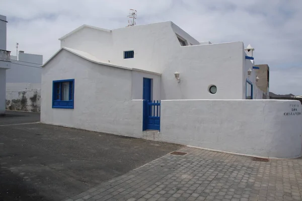 Typical White Blue Houses Island Lanzarote — Stock Photo, Image