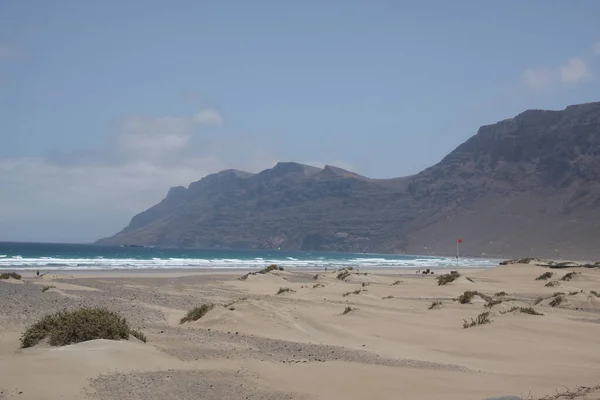 Strand Mit Kleinen Dünen Süden Der Insel Lanzarote — Stockfoto