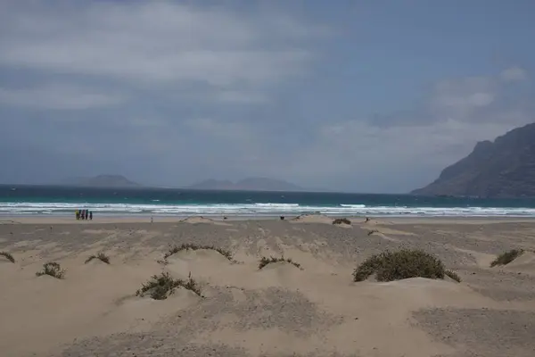 Strand Met Kleine Duinen Het Zuiden Van Het Eiland Lanzarote — Stockfoto