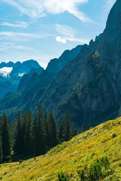 Dia de verão europeu nas belas montanhas da Áustria, Alpes austríacos são ótimo lugar para visitar para todos os turistas, Turismo na Europa — Fotografia de Stock