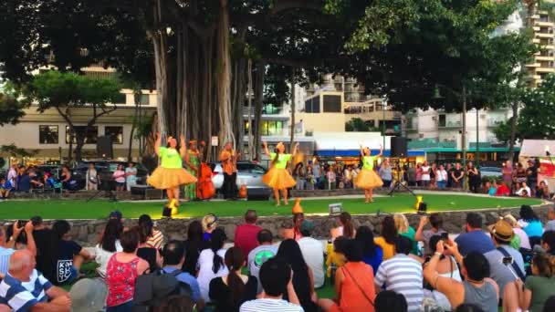 Honolulu Oahu Hawaje Czerwiec 2019 Hawajski Taniec Hula Plaży Waikiki — Wideo stockowe