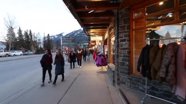 Banff Alberta Kanada24 Březen 2019 Zimě Banff Avenue Zase Zaneprázdněná — Stock video