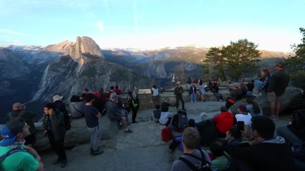 Yosemite California Usa Giugno 2019 Discorso Pubblico Glacier Point Con — Video Stock