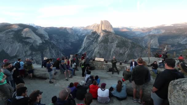 Yosemite California Eeuu Junio 2019 Discurso Público Glacier Point Con — Vídeos de Stock