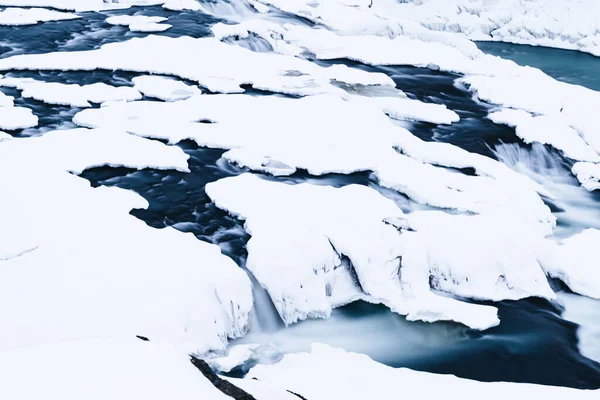 A frozen Icelandic river. Land of the fire and ice this is Iceland. Tourism in Iceland in the winter time. Visit Scandinavia. Global warming theme. Arctic circle — Stock Photo, Image