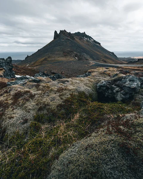 Izland tipikus drámai tájképe. Tájkép állomány fotó Skandináviáról — Stock Fotó