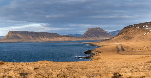 Um panorama de alta resolução de paisagens islandesas. Panorama natural da Islândia — Fotografia de Stock