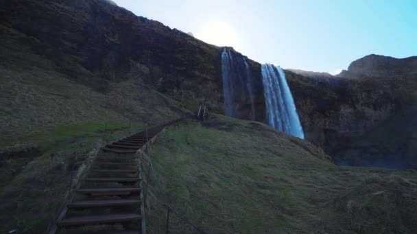 A high resolution slow motion footage of famous waterfall Seljalandsfoss located in the Golden Circle of Iceland easily accessible from the Ring Road — Stock Video