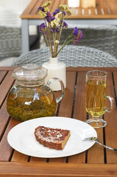 Tea served with cake — Stock Photo, Image