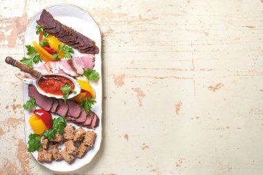 plaka et lezzetleri yaban domuzu, yaban ördeği, geyik, tavşan en iyi görünüm, yakın çekim