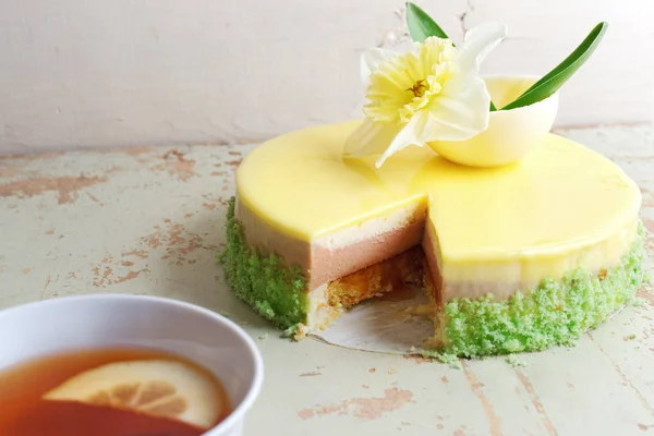 Passion fruit cake, mousse dessert med tropisk smak. — Stockfoto