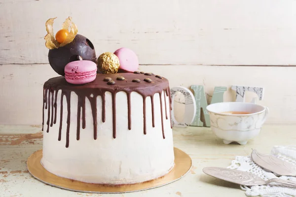 Souffle chokladkaka på en maträtt — Stockfoto