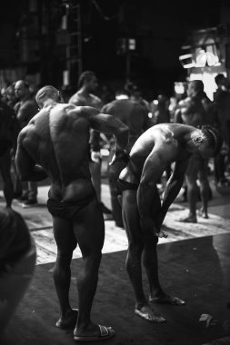 Kişinev, Moldova - 29 Nisan 2017: Katılımcılar Avrupa vücut geliştirme Şampiyonası IFBB Moldova arka planda - hazırlanıyorlar 90 kg kadar 29 Nisan 2017 yılında Kişinev, Moldova