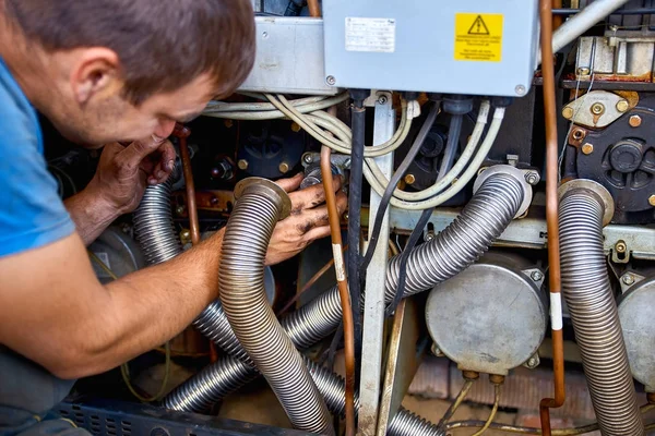 O homem do posto de gasolina fechou, ninguém. — Fotografia de Stock