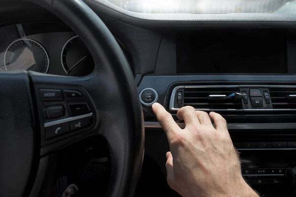 Pictures of the beginning of the journey by car,Focus on finger — Stock Photo, Image