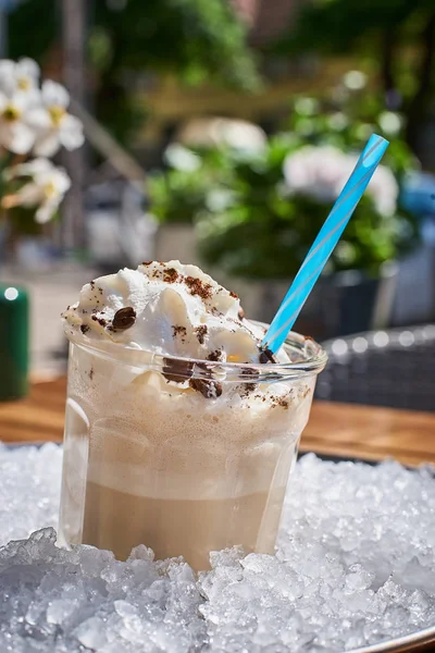 Glass of Iced coffee, on a pile of ice. selective focus with the ice — Stock Photo, Image
