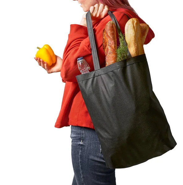 Mujer joven sosteniendo bolso glocery textil con concepto de estilo de vida shopping.sustainable alimentos . —  Fotos de Stock