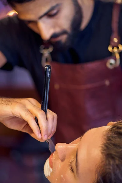 Shaving Process Beards Barbershop Master Makes Client Shave His Beard — Stock Photo, Image