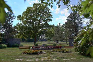 En önemli anıtlar Yukarı Kanada Köyü 'nün batısındaki Crysler Çiftlik Ziyaretçi Merkezi Muharebesi' nde sergileniyor. Toronto 'da bir açık hava müzesi..