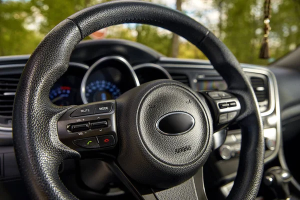 Panel Przycisków Samochodowych Kierownicy Sterowania Głośnomówiącym Systemem Bluetooth Dla Kierowcy — Zdjęcie stockowe