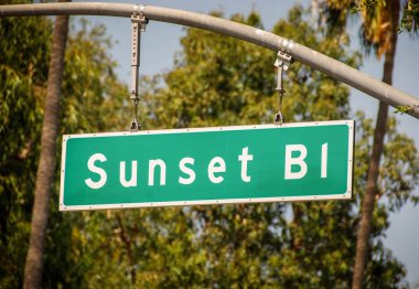 Los Angeles, California, Usa - Mart 2009: Hollywood Sunset Bulvarı 'nda Sunset Bulvarı' ndaki bir üstten gelen tabelayı kapatın