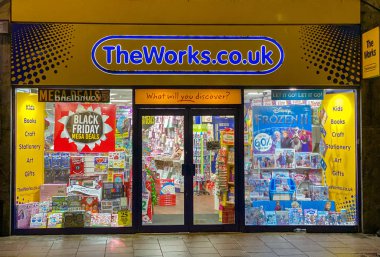 Cardiff, Wales - Kasım 2019: Cardiff şehir merkezindeki Atölye Zinciri 'nin bir şubesinin dış görünüşü.