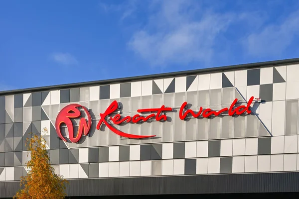 Birmingham, england - Dezember 2019: Schild an der Außenwand des Freizeitkomplexes der Resorts am birmingham National Exhibition Centre. — Stockbild Birmingham England Dezember 2019 Schild Der Außenwand Des Freizeitkomplexes Der — Stockfoto