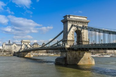 Budapeşte, Macaristan - Mart 2019: Budapeşte şehir merkezindeki Tuna Nehri 'ni geçen Zincir Köprüsü.