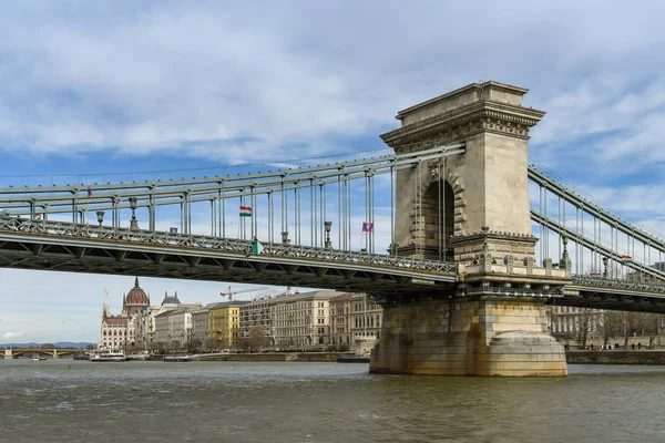 Будапест Хангария Март 2019 Цепной Мост Который Пересекает Реку Дунай — стоковое фото