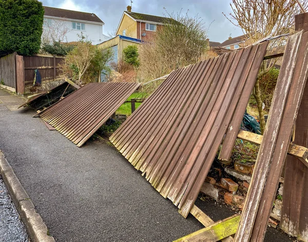 Cardiff Wales February 2020 Wooden Garden Fence Destroyed Strong Winds — Stock Photo, Image