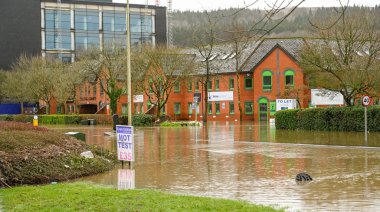 Nantgarw, Cardiff yakınlarında, Galler - Şubat 2020: Cardiff yakınlarındaki Treforest Sanayi Bölgesi 'nde ofisleri su bastı