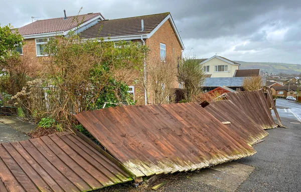 Cardiff Wales February 2020 Wooden Garden Fence Destroyed Strong Winds — Stock Photo, Image