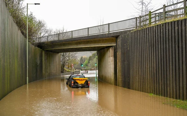 Treforest Wales February 2010 4X4 Vehicle Stranded Floodwater Road Bridge — Stock Photo, Image