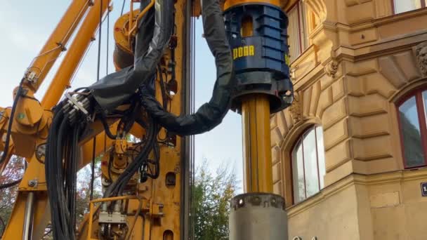 Vienna Austria November 2019 Large Mobile Boring Machine Drilling Street — Stockvideo