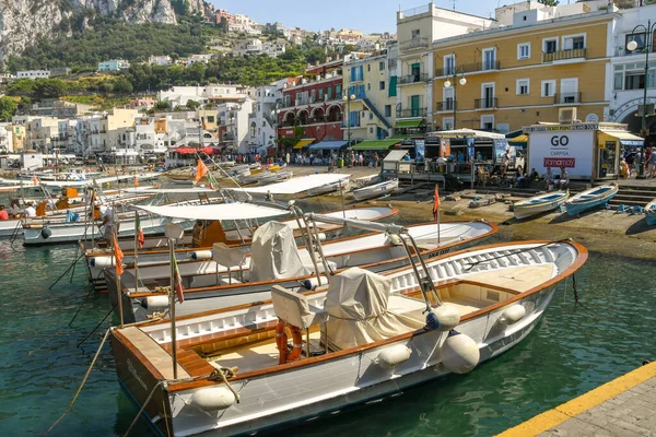 Isle Capri Itálie Srpen 2019 Malé Čluny Přístavu Capri — Stock fotografie